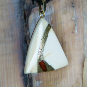 heller Mammut-Anhänger mit Bernstein