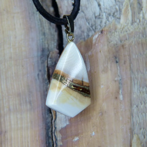 kleiner Mammut-Anhänger mit Bernstein