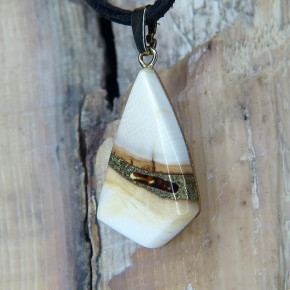 kleiner Mammut-Anhänger mit Bernstein