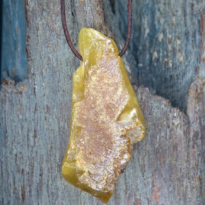 Bernstein-Anhänger mit natürlicher Kruste