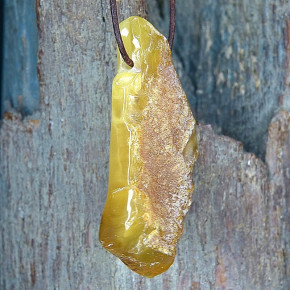 Bernstein-Anhänger mit natürlicher Kruste