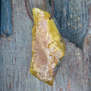 Bernstein-Anhänger mit natürlicher Kruste