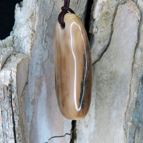 Mammut-Anhänger mit braunen Färbungen