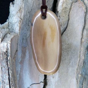 Mammut-Anhänger mit braunen Färbungen