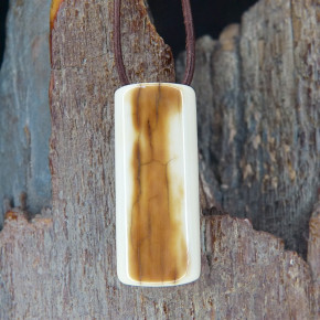 Mammut-Anhänger mit brauner Rinde