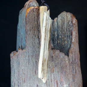 langer Wendeanhänger mit Rinde