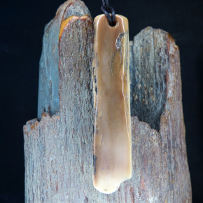 langer Wendeanhänger mit Rinde