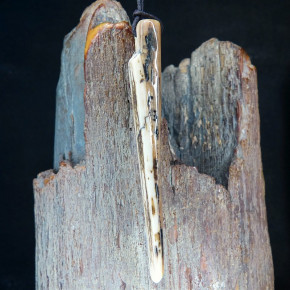 langer Wendeanhänger mit Rinde