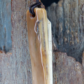 langer Wendeanhänger mit Rinde