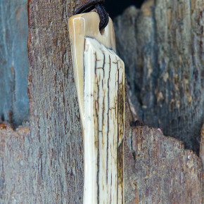 langer Wendeanhänger mit Rinde