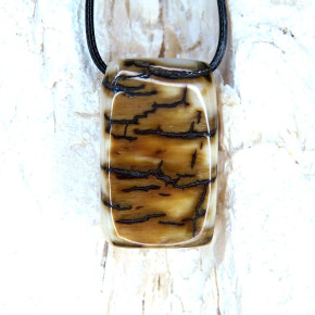 Rindenanhänger toll gefärbt