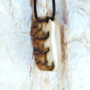 Rindenanhänger toll gefärbt