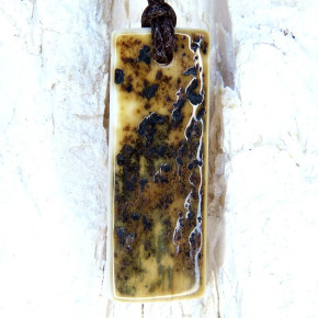 Mammut-Rindenanhänger schön gefärbt