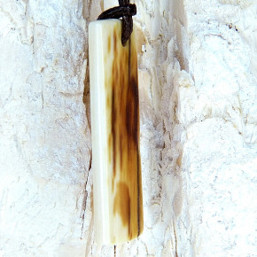 Rindenanhänger mit toller Färbung