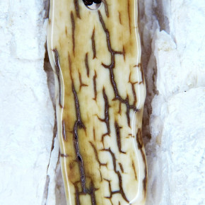 Rindenanhänger mit schöner Färbung