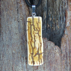 Rindenanhänger mit schöner Struktur