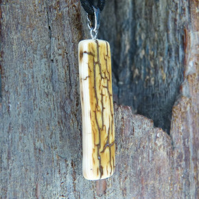 Rindenanhänger mit schöner Struktur