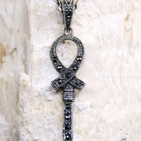 Silberanhänger mit Kette