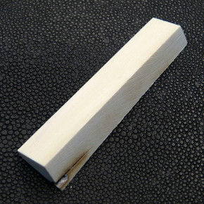 Mammut-Dreikant ca. 68 x 13,5 x 8,5mm