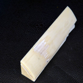 Mammut-Dreikant ca. 83 x 23 x 15mm