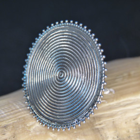 Silberring mit gerillter Platte W17,8