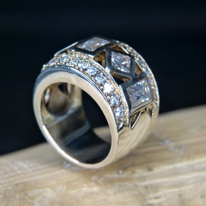 schwerer Silberring mit Zirkonia W17,5