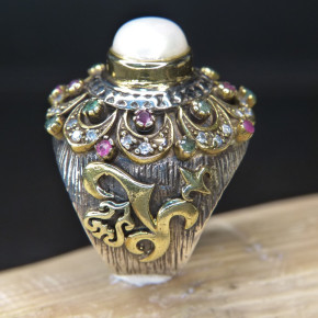 pompöser Silberring mit Perle, Smaragd und Rubin W19,1