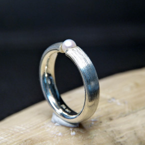 Silberring mit Perle Marke "Bernd Wolf" W17,5