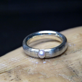Silberring mit Perle Marke "Bernd Wolf" W17,5