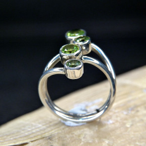 Silberring mit Peridot W18