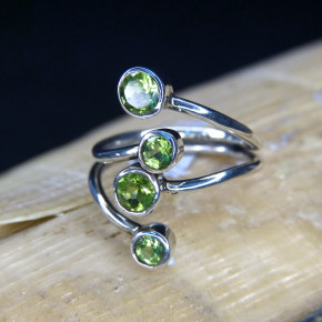 Silberring mit Peridot W18