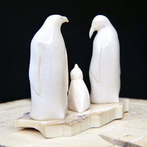 Pinguinfamilie aus Mammut