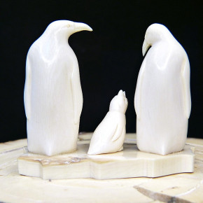 Pinguinfamilie aus Mammut