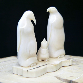 Pinguinfamilie aus Mammut