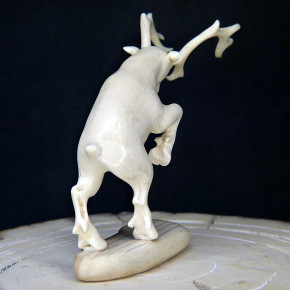 kämpfendes Rentier aus Mammut