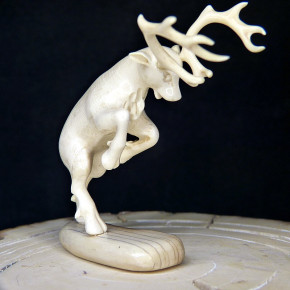 kämpfendes Rentier aus Mammut