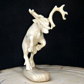 kämpfendes Rentier aus Mammut