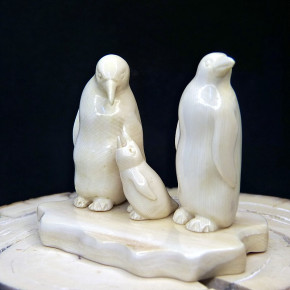 Pinguinfamilie aus Mammut