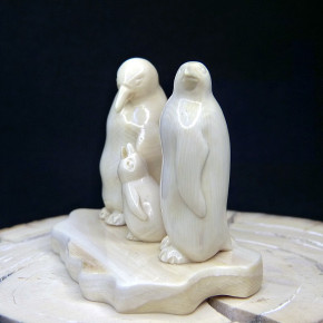 Pinguinfamilie aus Mammut