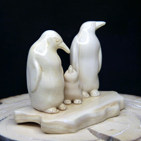 Pinguinfamilie aus Mammut