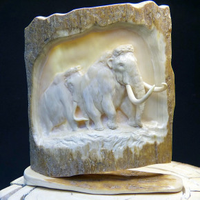 Mammut-Relief aus der Rinde