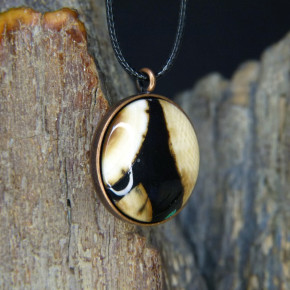 Kupferanhänger mit Mammut und Azurit