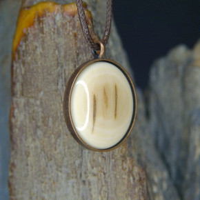 Kupferanhänger mit Mammut-Rinde