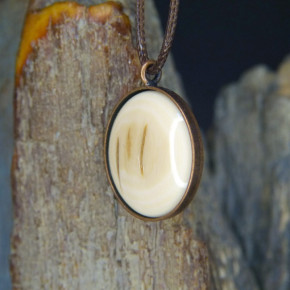 Kupferanhänger mit Mammut-Rinde