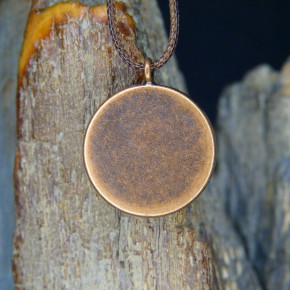 Kupferanhänger mit Mammut in seltener Grünfärbung