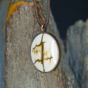 Kupferanhänger mit Mammut-Rinde