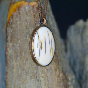 Kupferanhänger mit Mammut-Rinde