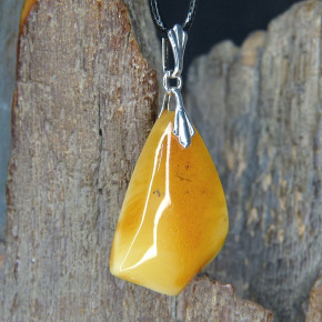 Bernstein-Anhänger milchig/braun