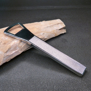 Flaschenöffner/Kapselheber mit Rindenstruktur