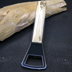 Flaschenöffner/Kapselheber mit Rindenstruktur